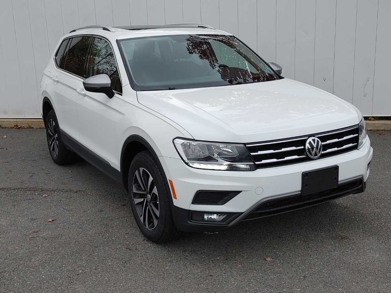 2021 Volkswagen Tiguan United | Roof | Cam | USB | Heated Seats