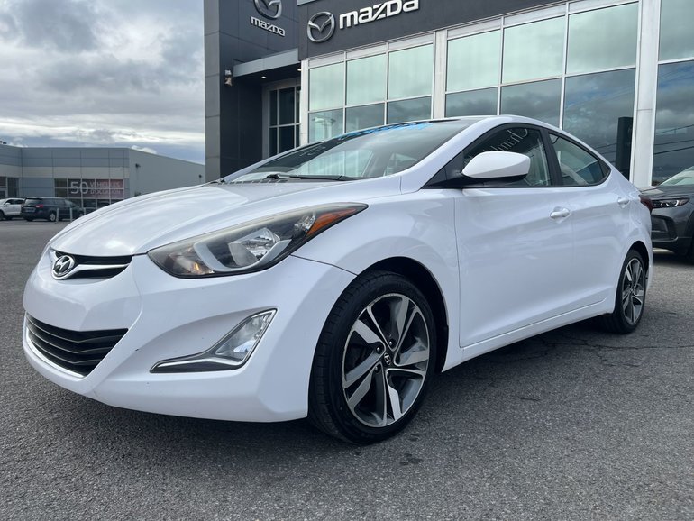 Hyundai Elantra GLS TOIT SIEGES CHAUFFANTS BLUETOOTH REGULATEUR 2015