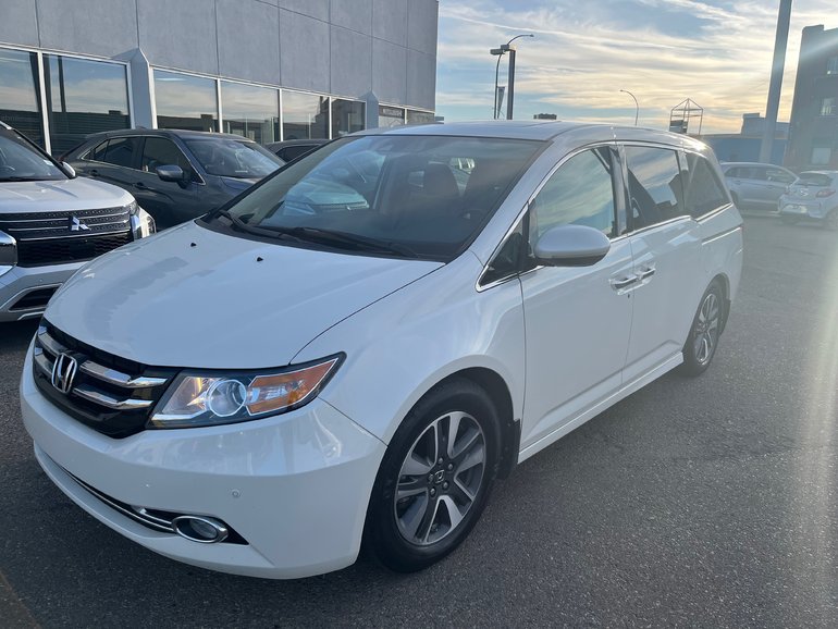 2016 Honda Odyssey Touring, Leather Interior, Sunroof, Navigation