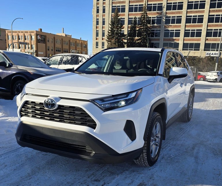 2023 Toyota RAV4 XLE Sunroof, Heated Steering, Keyless Entry