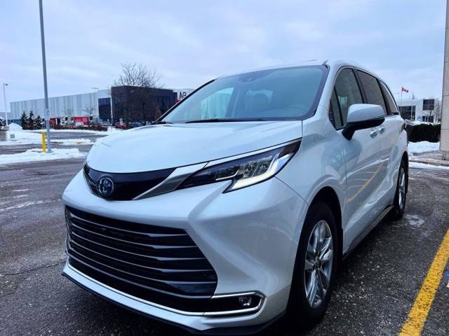 2022 Toyota Sienna Hybrid Sienna Limited AWD 7-Pass