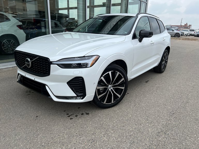 2024 Volvo XC60 Plus Dark Theme