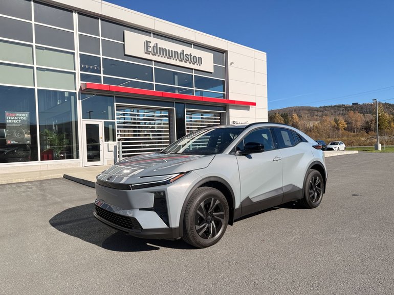 2027 Toyota C-HR SE