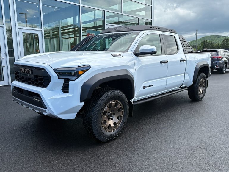 2025 Toyota TACOMA HV DOUBLE CAB