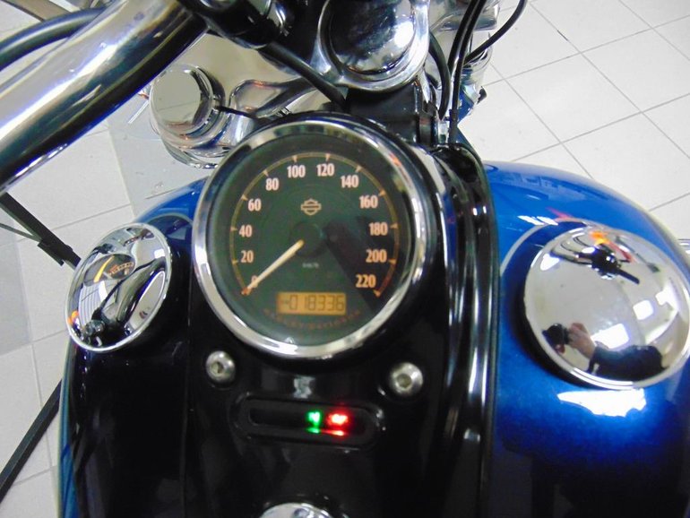 2012 HARLEY DAVIDSON Dyna