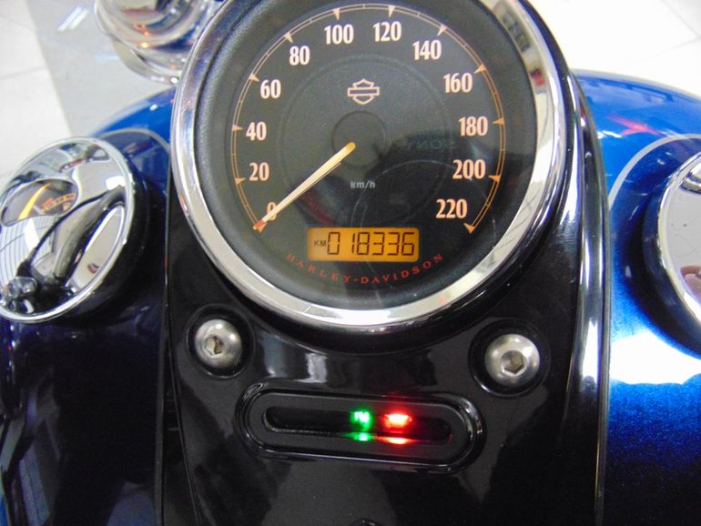 2012 HARLEY DAVIDSON Dyna