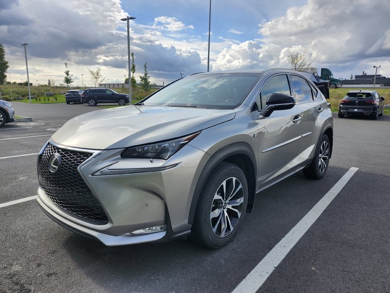 Lexus NX 200t AWD + TOIT + CUIR + NAVIGATION + CAMERA + 2015