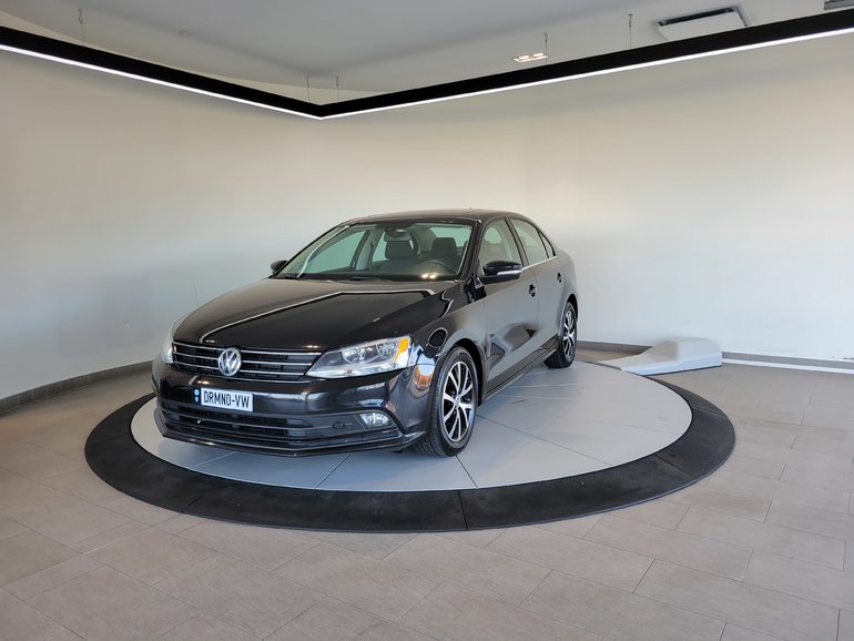 Volkswagen Jetta Sedan Comfortline + 1.8T Sport + BAS KM + TOIT + CARPLAY 2016