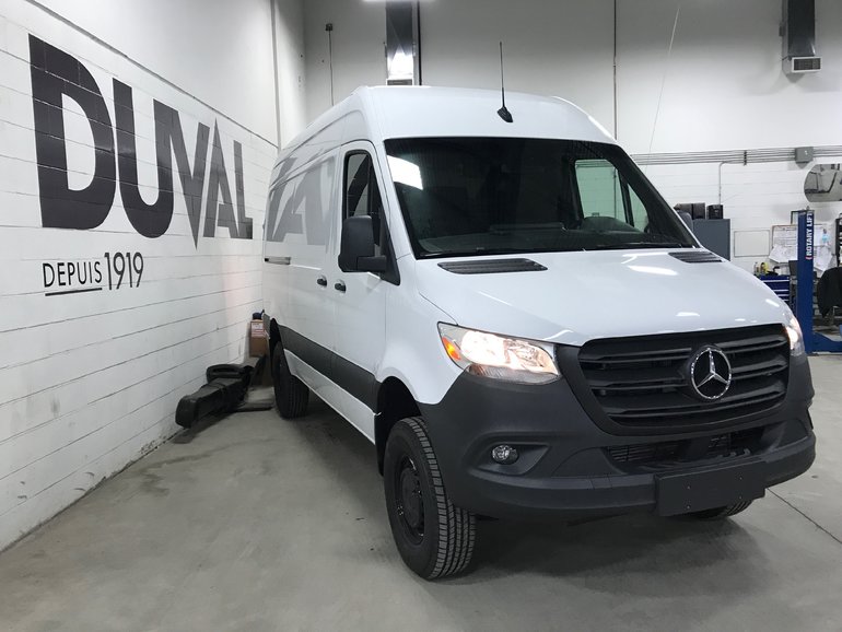 mercedes benz 4x4 cargo van