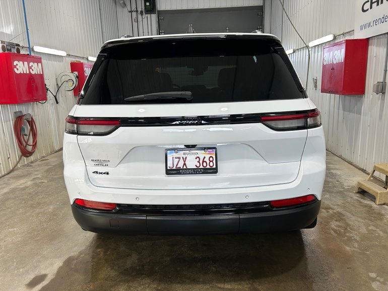 2023 Jeep GRAND CHEROKEE