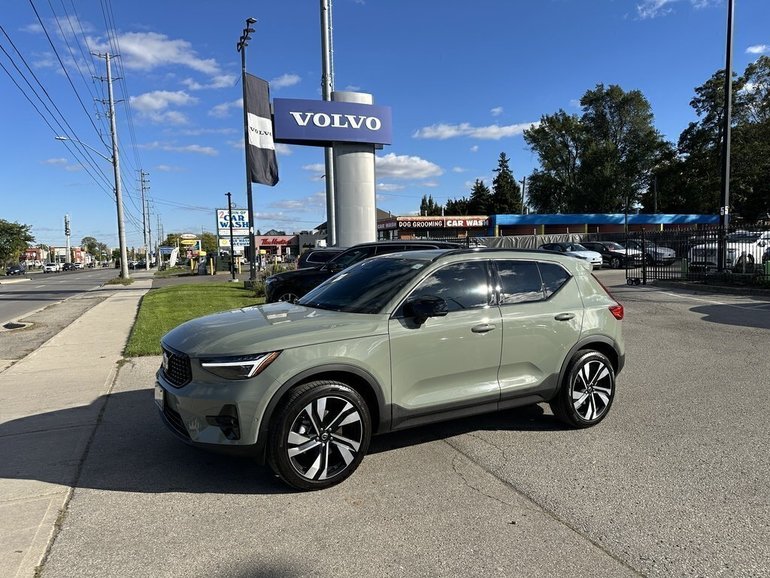 2025 Volvo XC40 Ultra Dark Theme