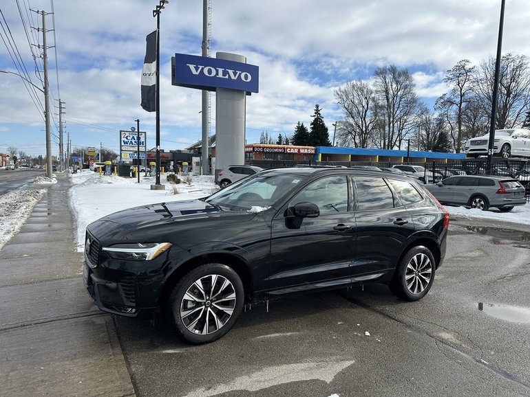 2024 Volvo XC60 Plus Dark Theme