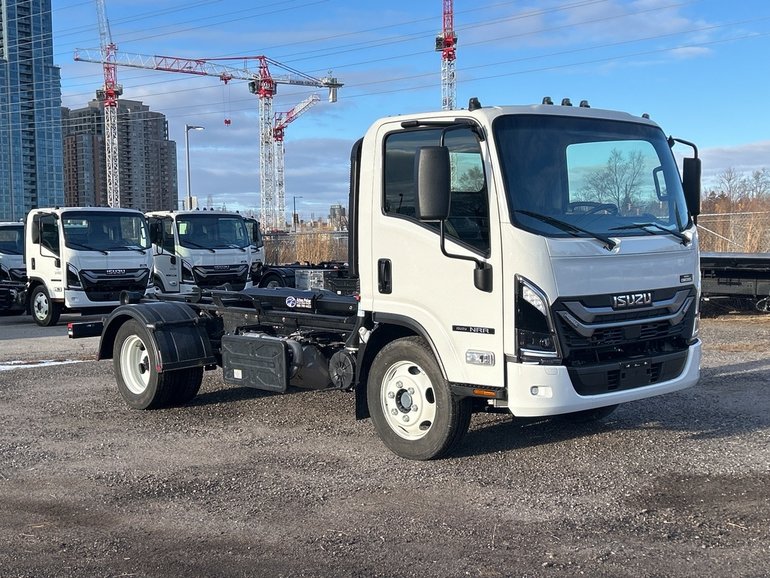 2025 Isuzu NRR