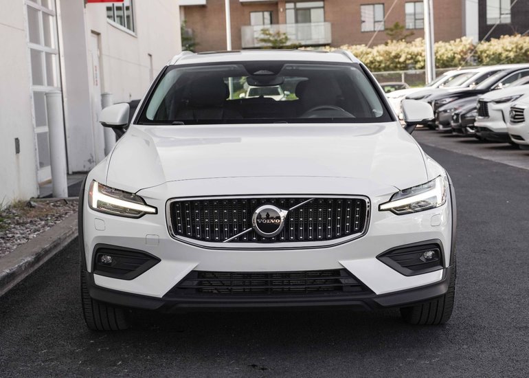 2023 Volvo V60 Cross Country