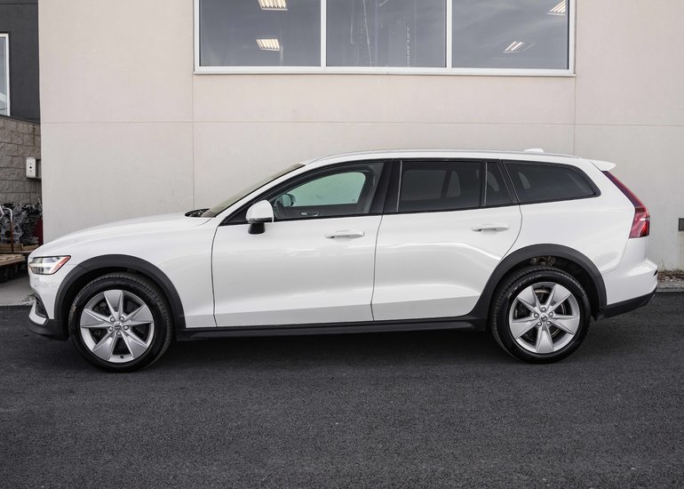 2023 Volvo V60 Cross Country