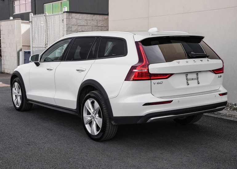 2023 Volvo V60 Cross Country