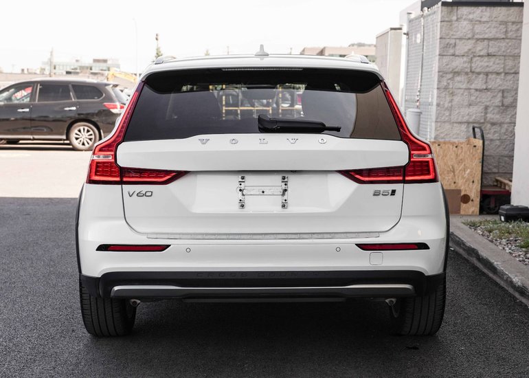 2023 Volvo V60 Cross Country