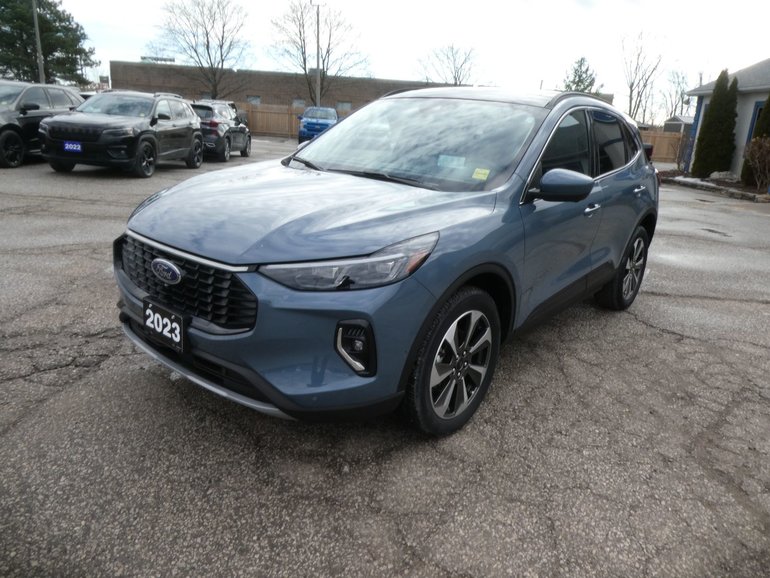 2023 Ford ESCAPE PLATINUM
