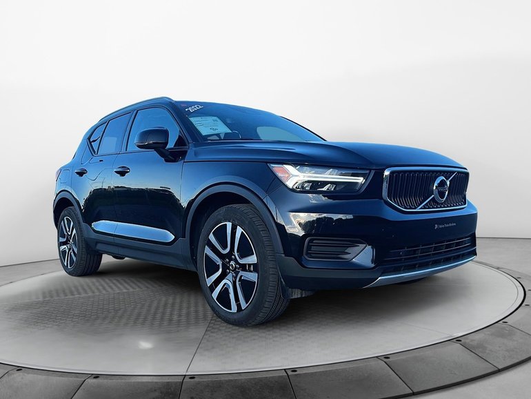 2022 Volvo XC40 T5 MOMENTUM