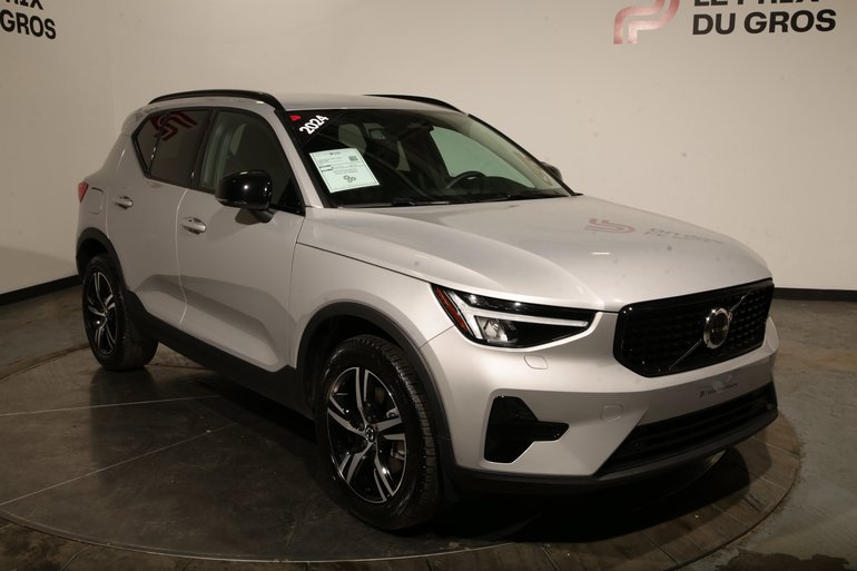 Volvo XC40 B5 CORE // AWD // DARK THEME 2024