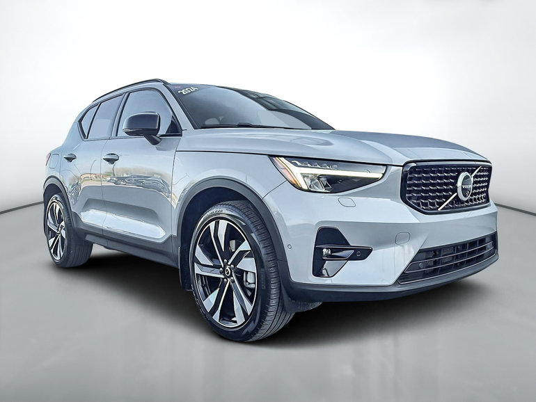 Volvo XC40 B5 PLUS AWD // DARK THEME 2024