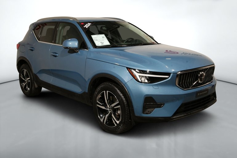 Volvo XC40 B5 CORE // AWD // BRIGHT THEME 2024