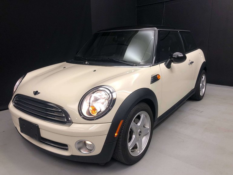2010 MINI Cooper Hardtop 2 Door Auto - Incl. Winter tires - Low Kms!