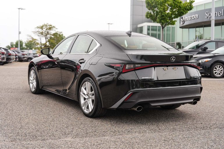 2022 Lexus IS