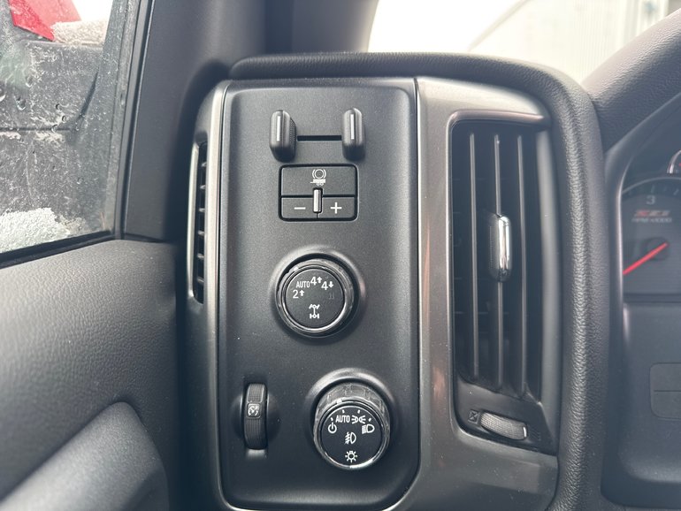 2018 Chevrolet SILVERADO 1500 4WD CREW CAB