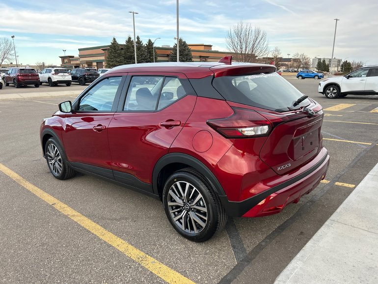 2025 Nissan Kicks Play