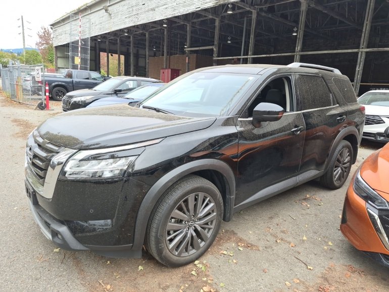 2024 Nissan Pathfinder SL