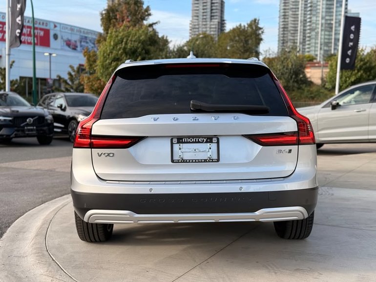 2022 Volvo V90 Cross Country