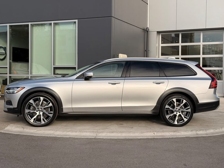 2022 Volvo V90 Cross Country