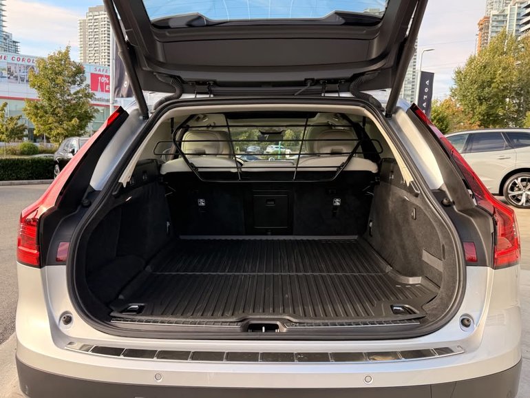 2022 Volvo V90 Cross Country