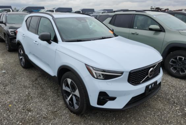 2025 Volvo XC40