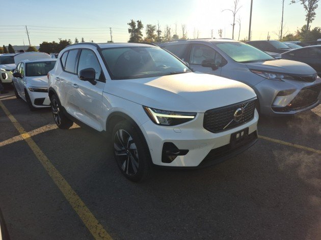2025 Volvo XC40
