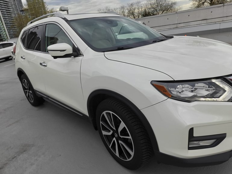 2020 Nissan Rogue SL LEATHER // 2.99% FINANCING