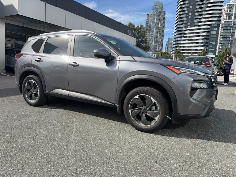 2024 Nissan Rogue SV MOONROOF // CERTIFIED