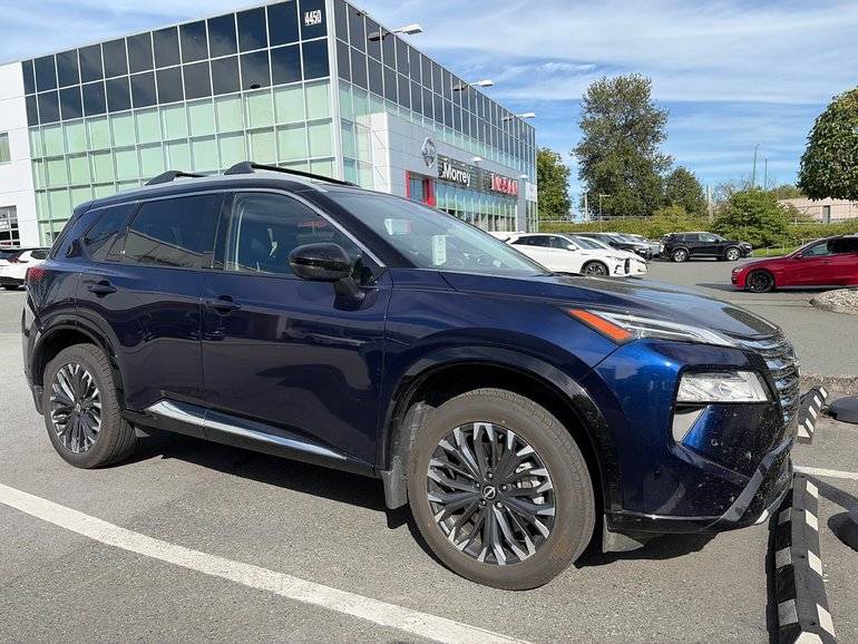 2025 Nissan Rogue PLATINUM // MANAGERS DEMO