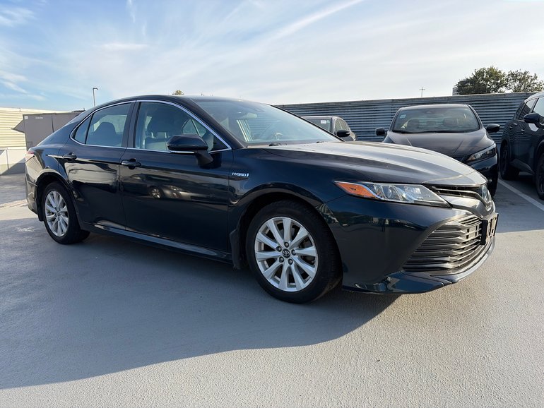 2019 Toyota Camry LE HYBRID // NOT A REBUILT!