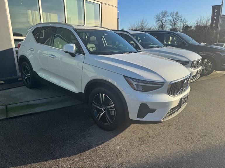 2025 Volvo XC40