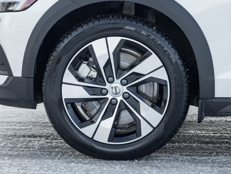 2025 Volvo V60 Cross Country