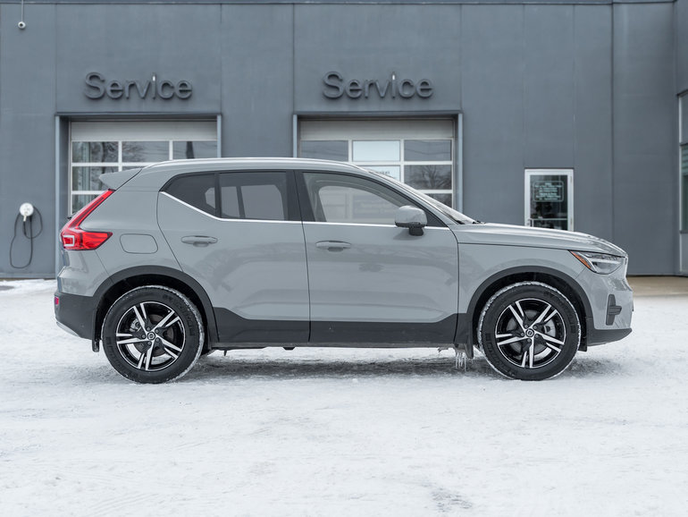 2025 Volvo XC40