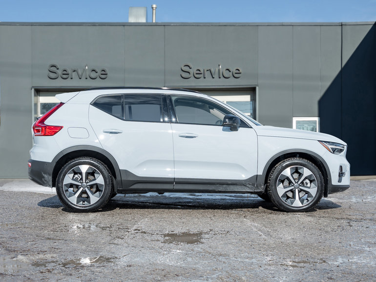 2025 Volvo XC40