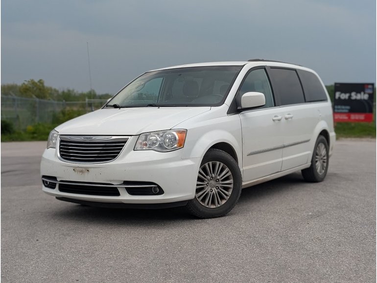 2016 Chrysler Town & Country Touring