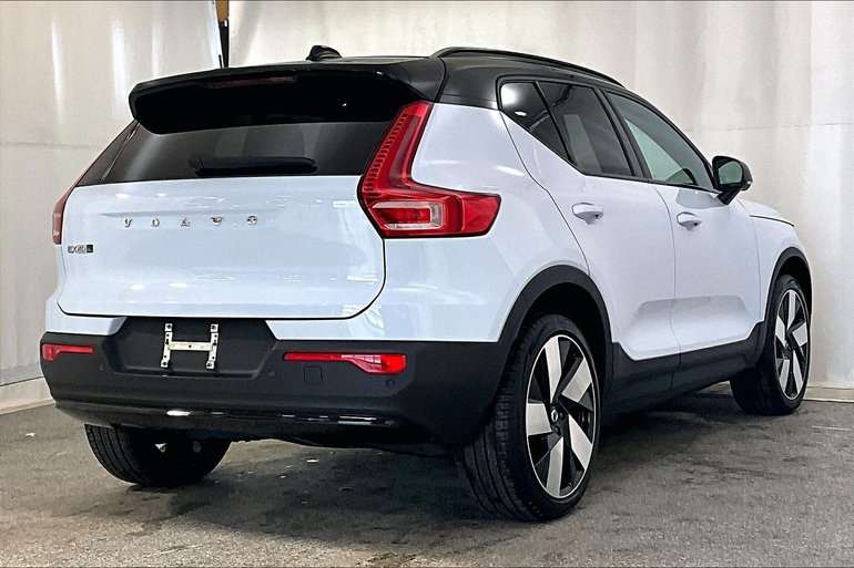 2025 Volvo EX40