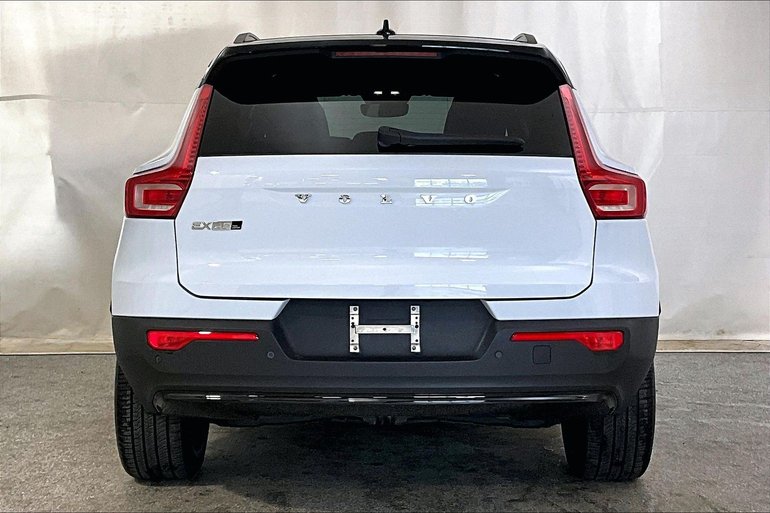 2025 Volvo EX40