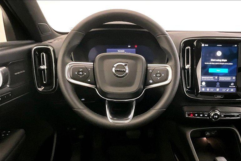 2025 Volvo EX40