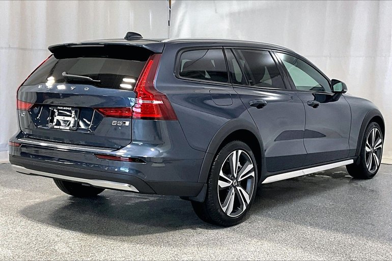 2025 Volvo V60 Cross Country