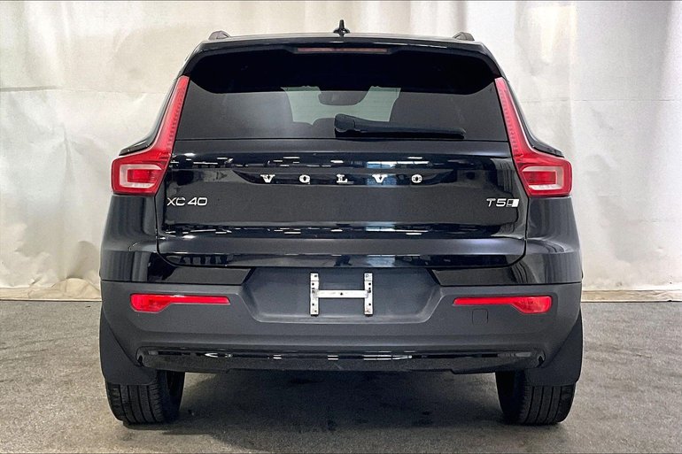 2022 Volvo XC40